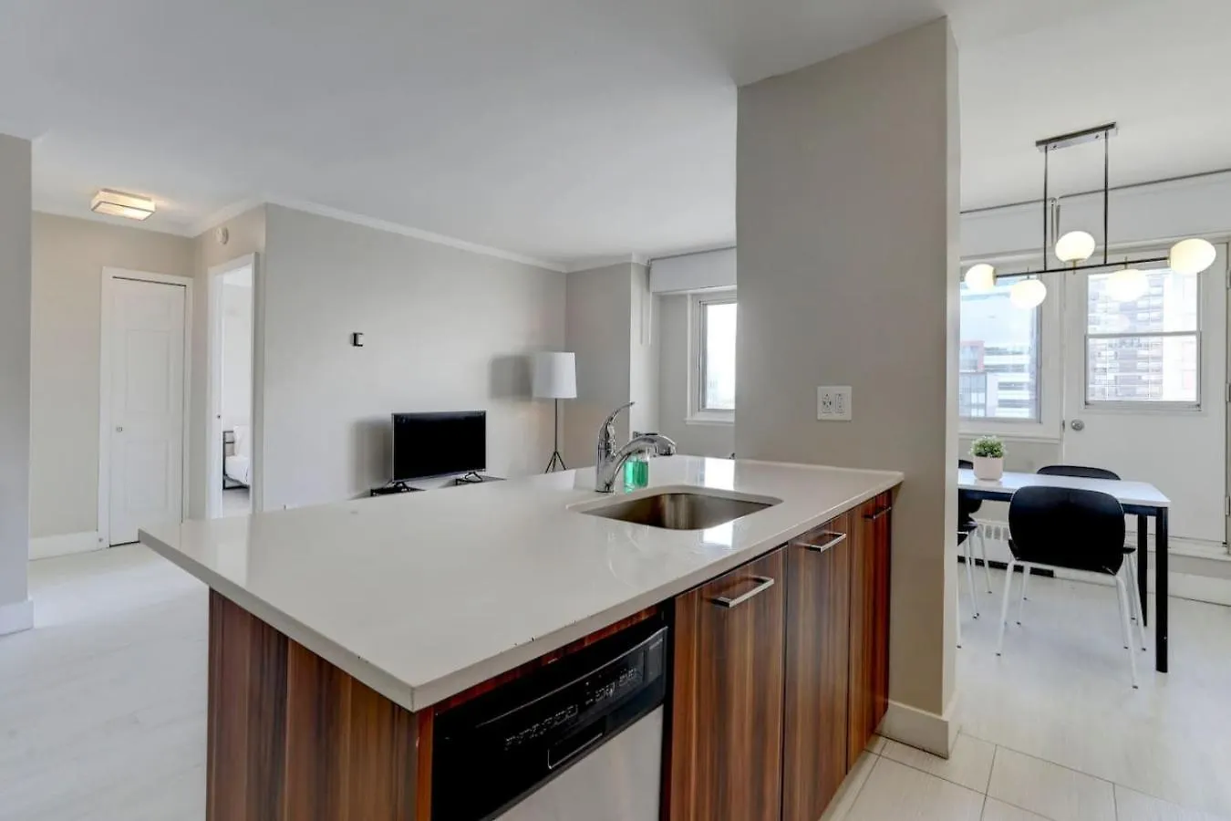 Cool 1-Bedroom Apartment Zm2 Montreal