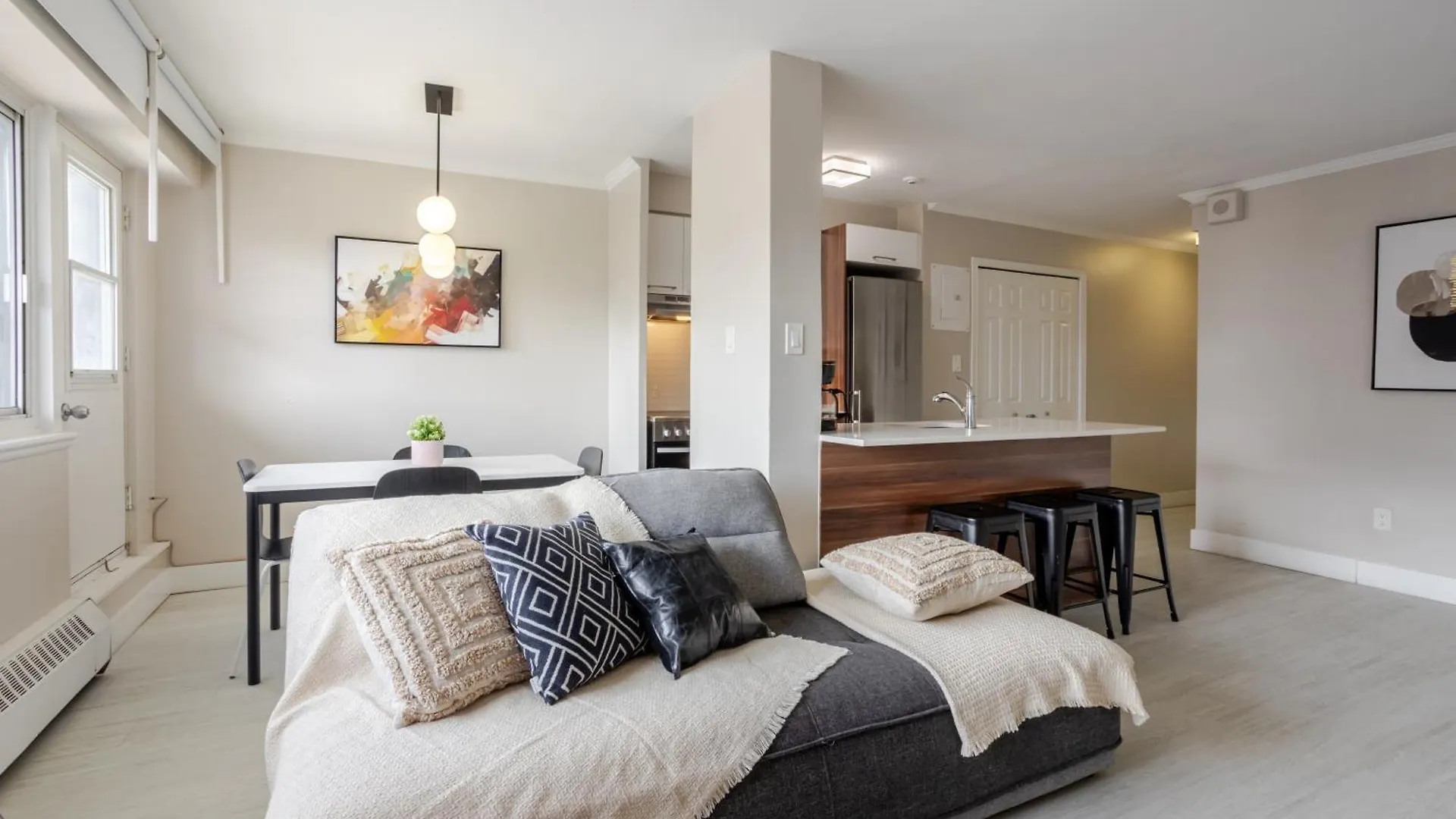 Cool 1-Bedroom Apartment Montréal 0*,  Canada