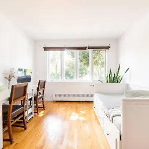  Apartment Bright Riverfront 3-bedroom